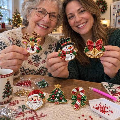 🔥🎄Sparkling Christmas Brooches - A Beginner-Friendly Diamond Painting Kit For Cozy Family Crafting, Festive Outfits And Heartfelt Handmade Gifts💎